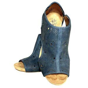 LifeStride Womens Blue Cork Wedge Sandals With Laser-Cut Floral Design